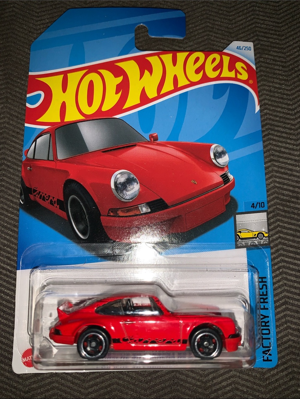 Porsche Carrera 911 RS 2.7 Hot Wheels Toy Car - Die-Cast Collector Vehicle